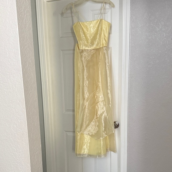 Vintage Elegant Yellow Dress - Picture 1 of 5